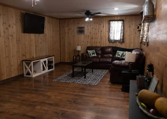 Rustic 2 Bedroom Cabin 20 Mins From Calamus Res.