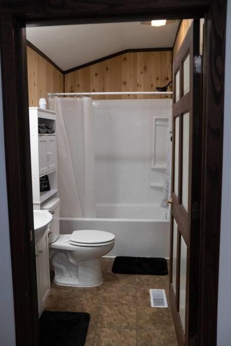 Holiday home Rustic 2 Bedroom 20 Mins From Calamus Res.