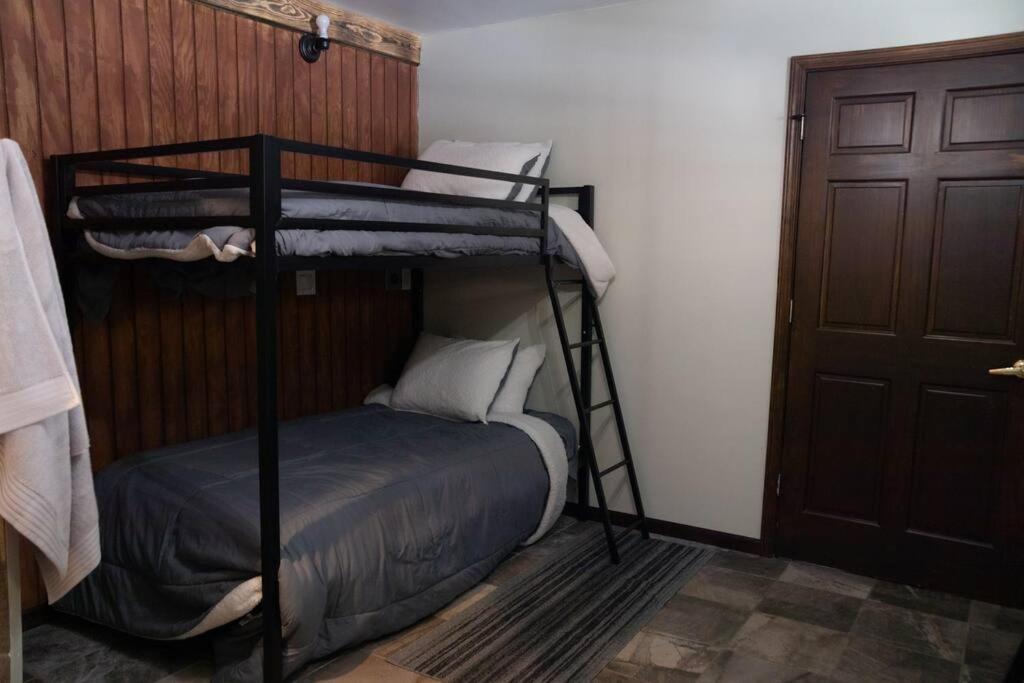 Holiday home Rustic 2 Bedroom 20 Mins From Calamus Res.